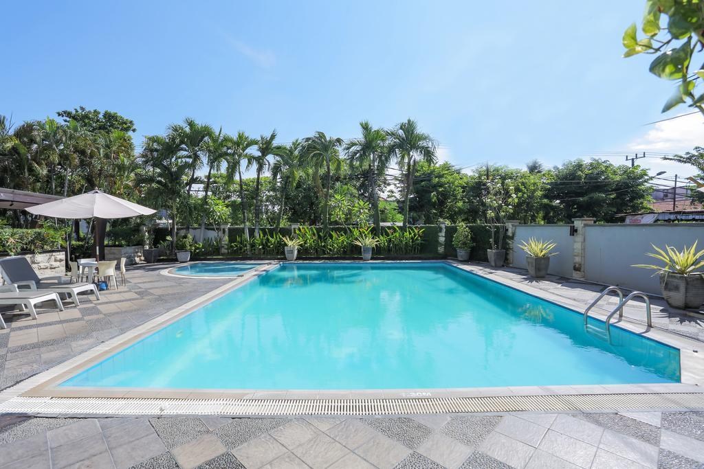 Villa Country Residence Surabaya Buitenkant foto