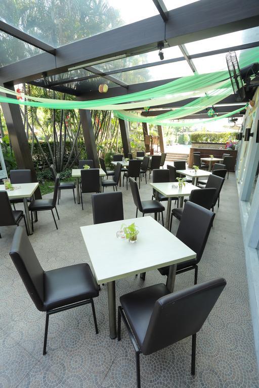 Villa Country Residence Surabaya Buitenkant foto