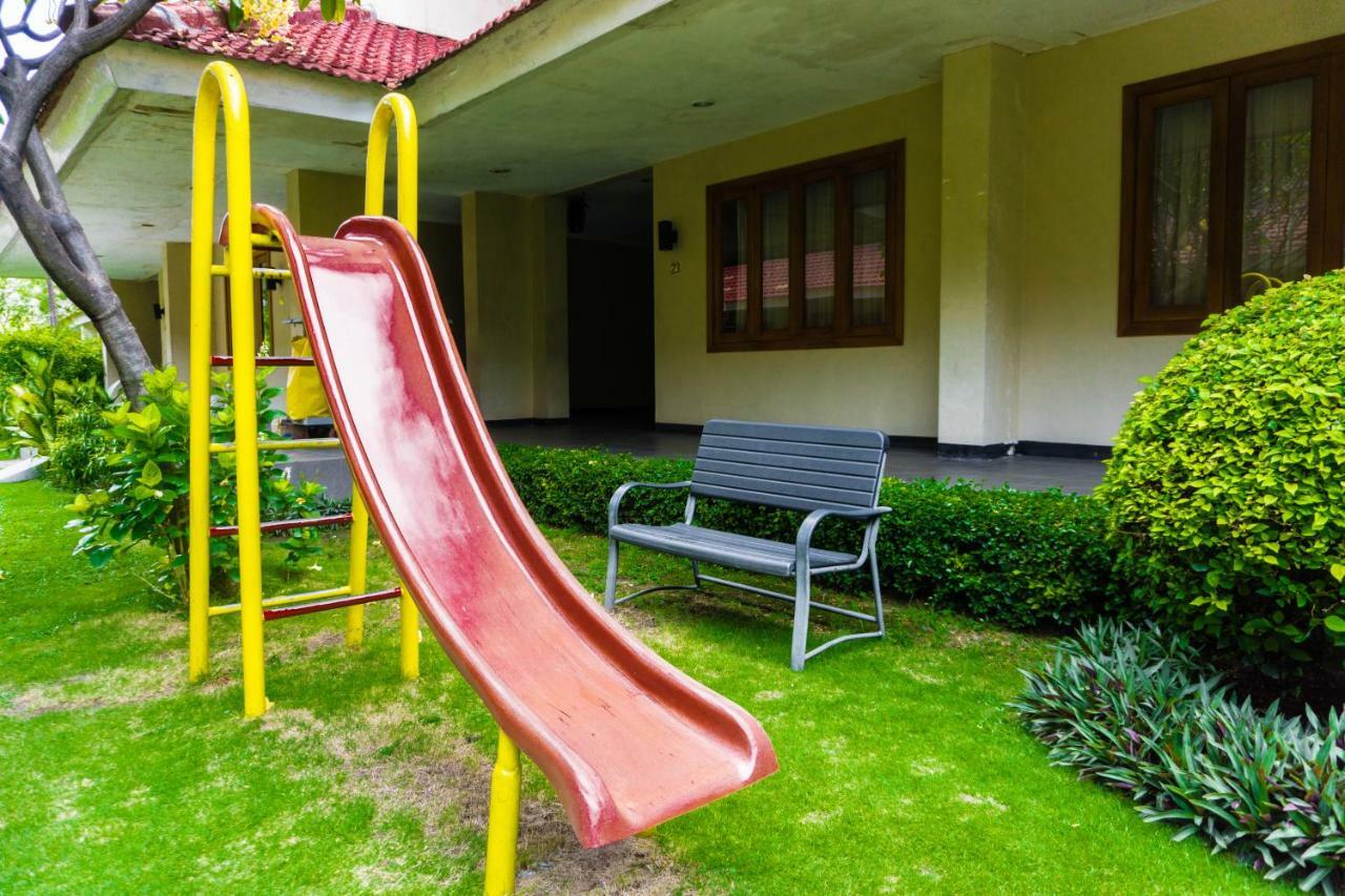 Villa Country Residence Surabaya Buitenkant foto